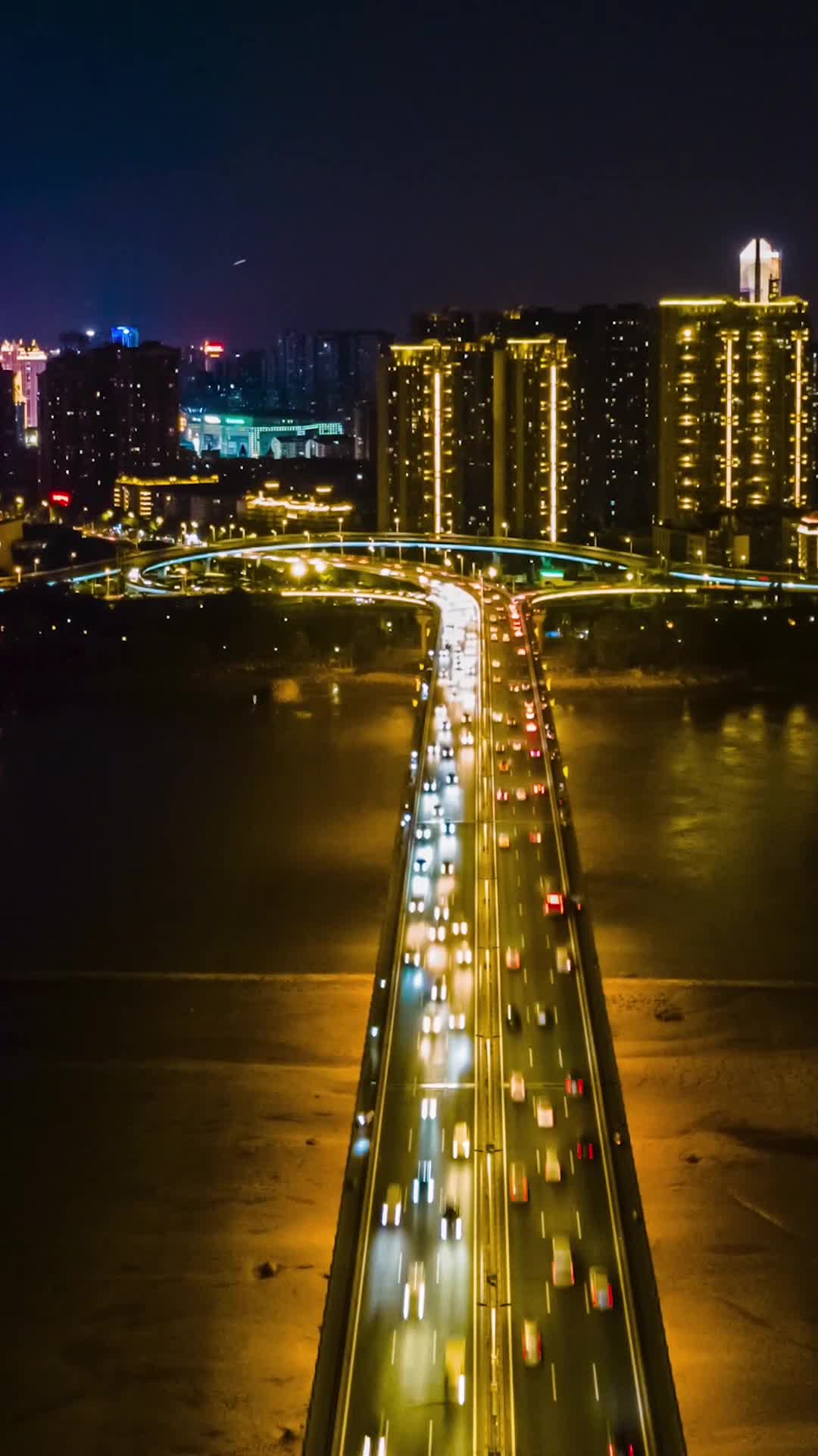 航拍福建福州尤溪大桥交通夜景延时视频的预览图