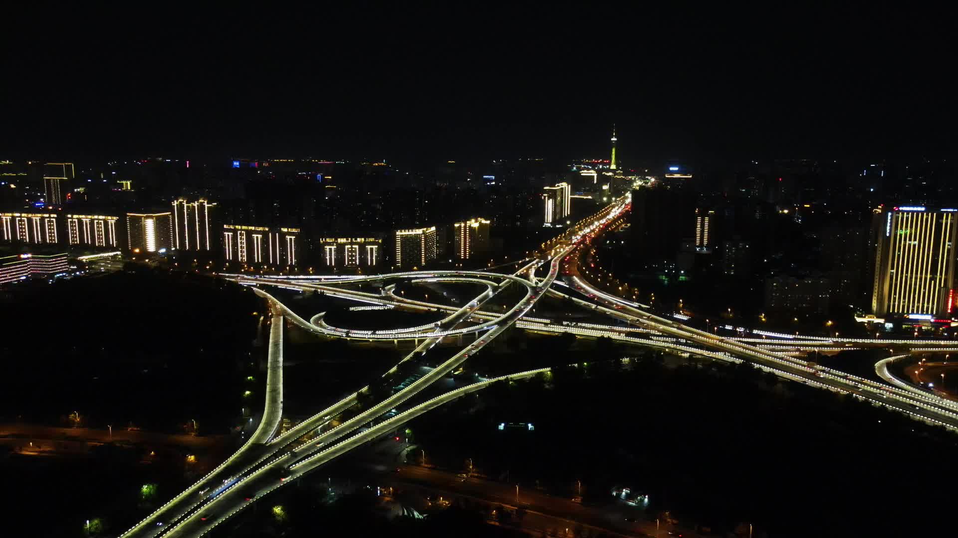 航拍河南郑州金水路立交桥夜景视频的预览图