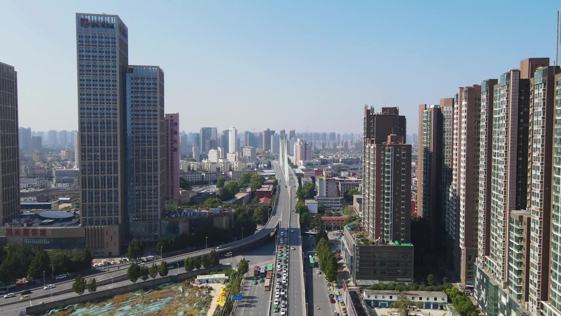 航拍河南郑州人民路解放大桥视频的预览图