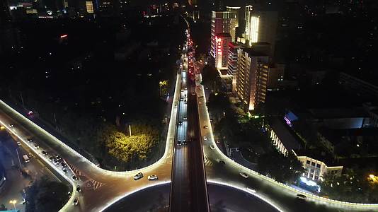 航拍河南郑州紫金山路立交桥夜景交通视频的预览图