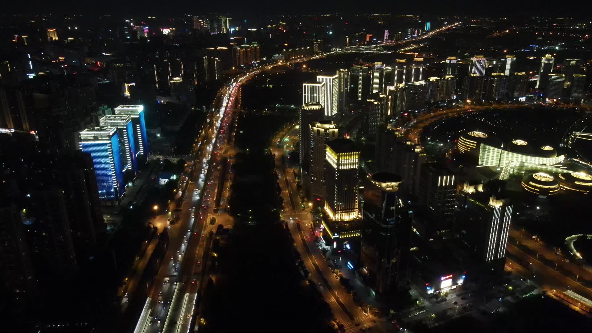 航拍河南郑州中州大道交通夜景车流视频的预览图