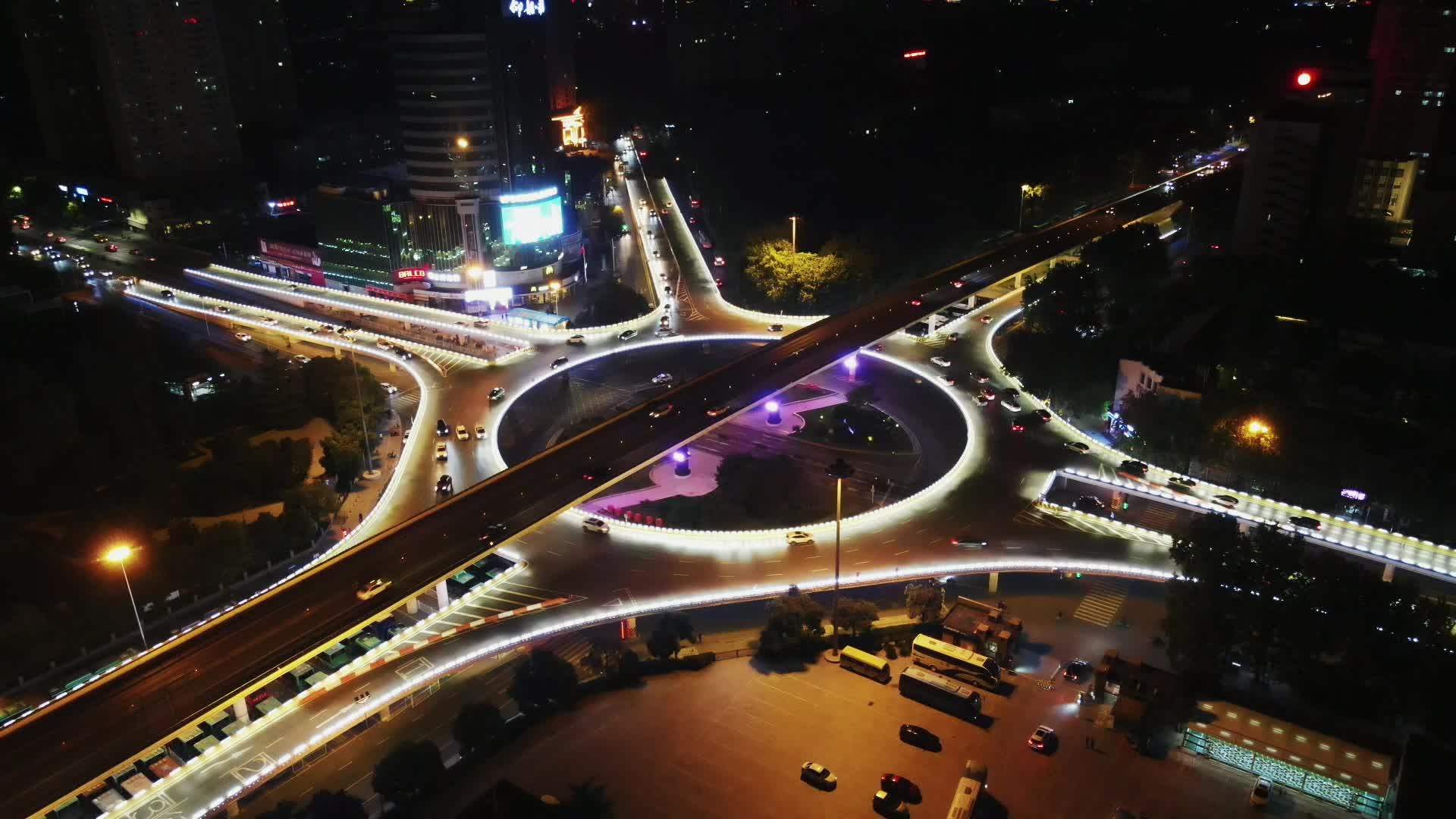 航拍河南郑州紫荆山立交夜景交通视频的预览图