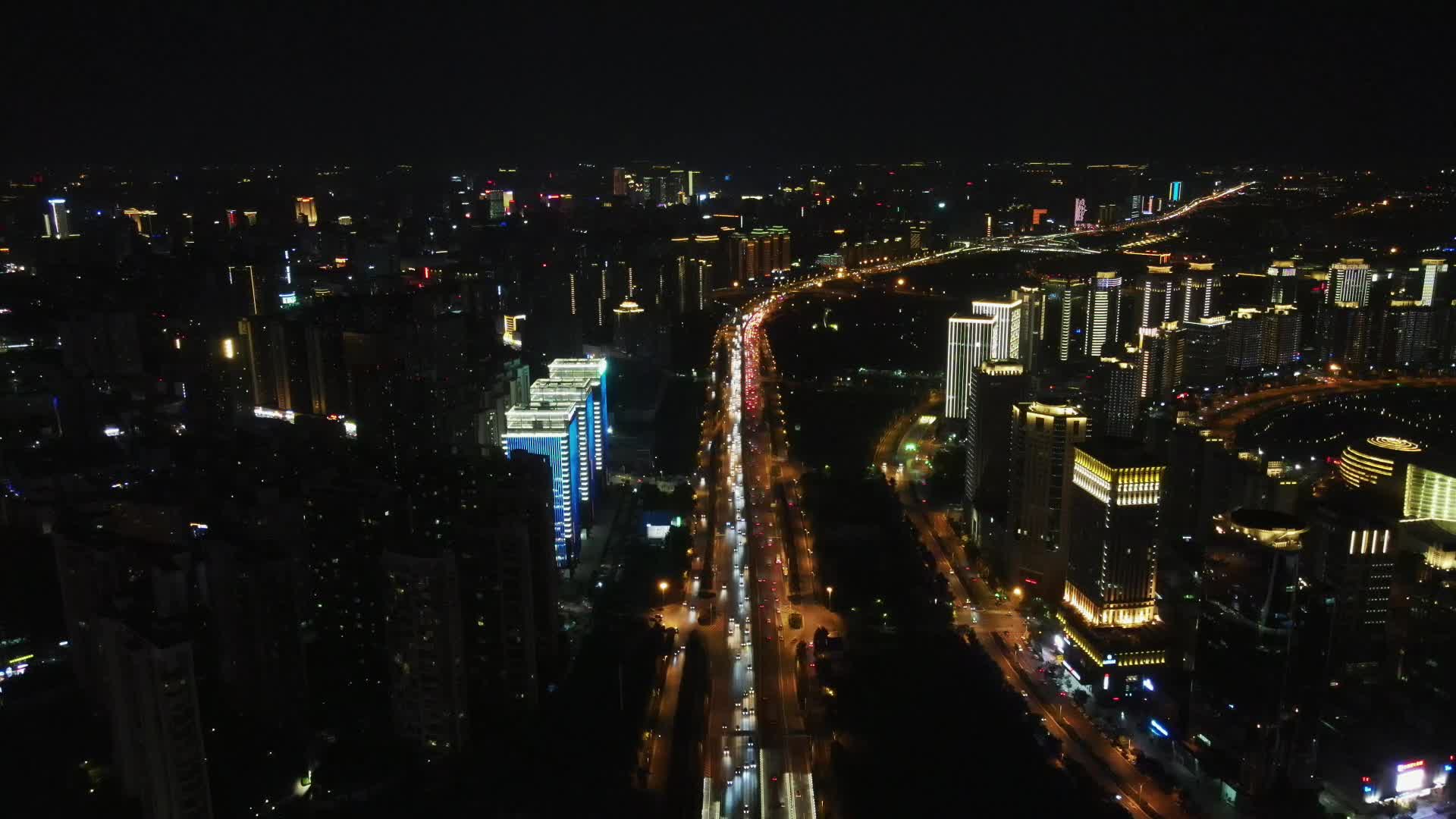 航拍河南郑州中州大道夜景视频的预览图