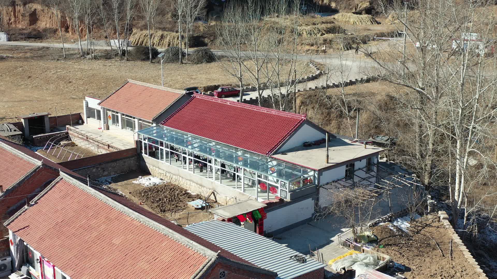 航拍农村山村房屋视频的预览图