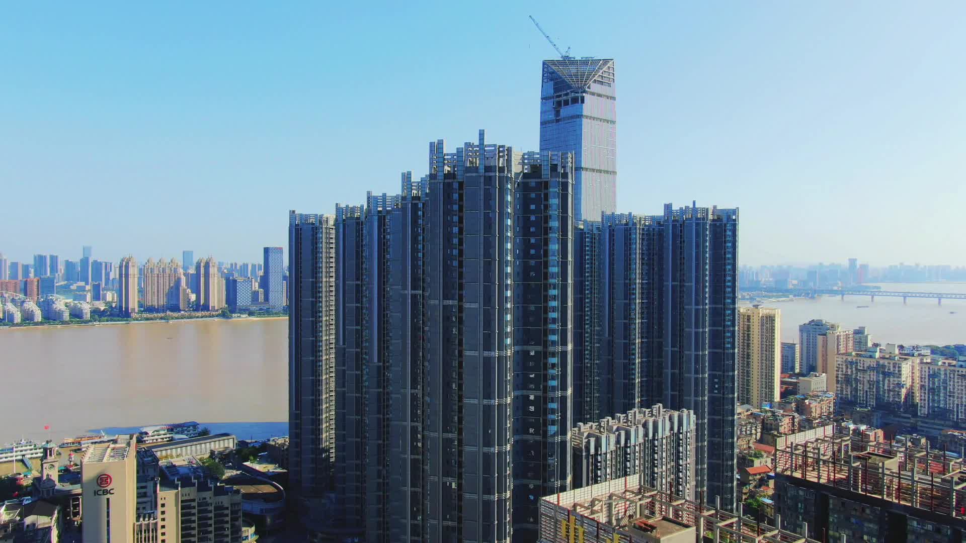 航拍湖北武汉武汉航运中心视频的预览图