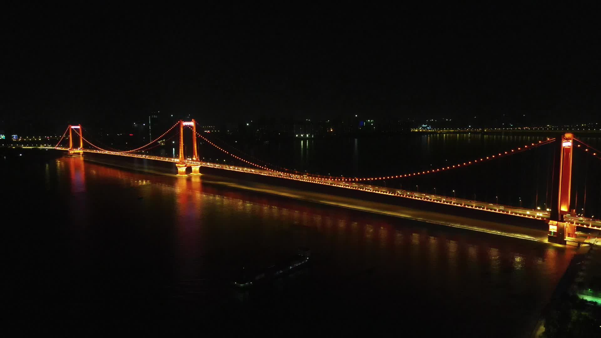 航拍湖北武汉鹦鹉洲大桥夜景视频的预览图
