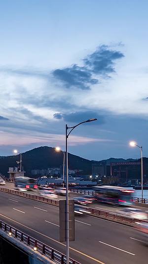 实拍福建厦门海沧大桥道路桥梁车流延时摄影视频的预览图