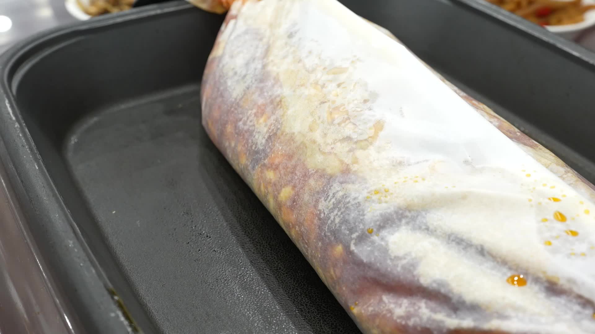 万州巫山烤鱼纸包鱼视频的预览图