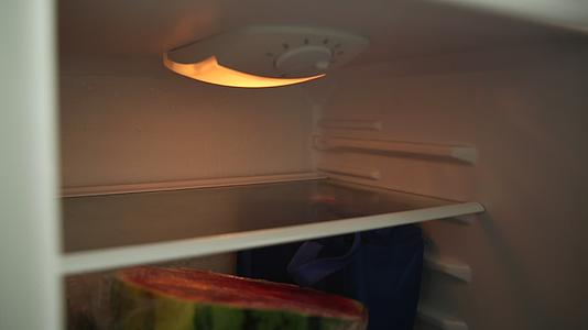 冰箱储存食物卫生死角视频的预览图