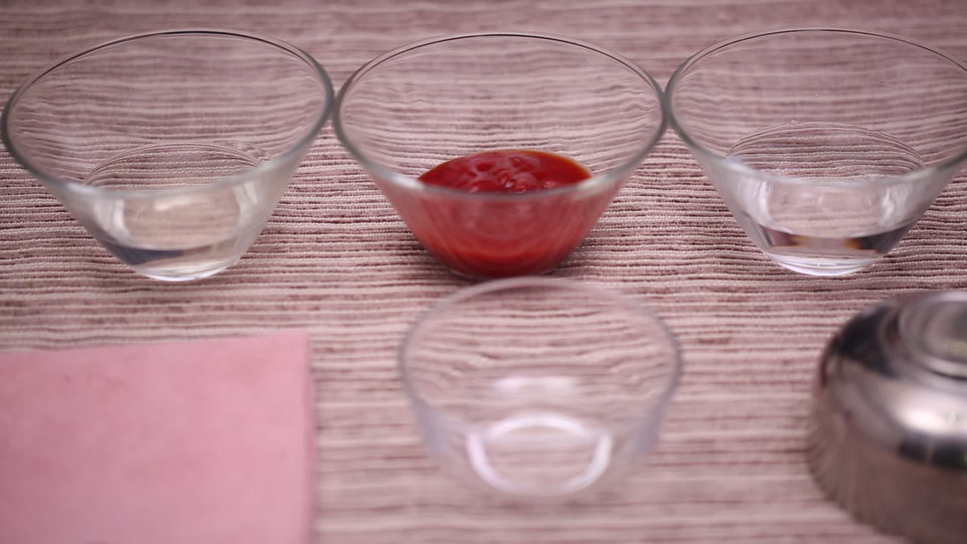 玻璃碗装各种食材视频的预览图