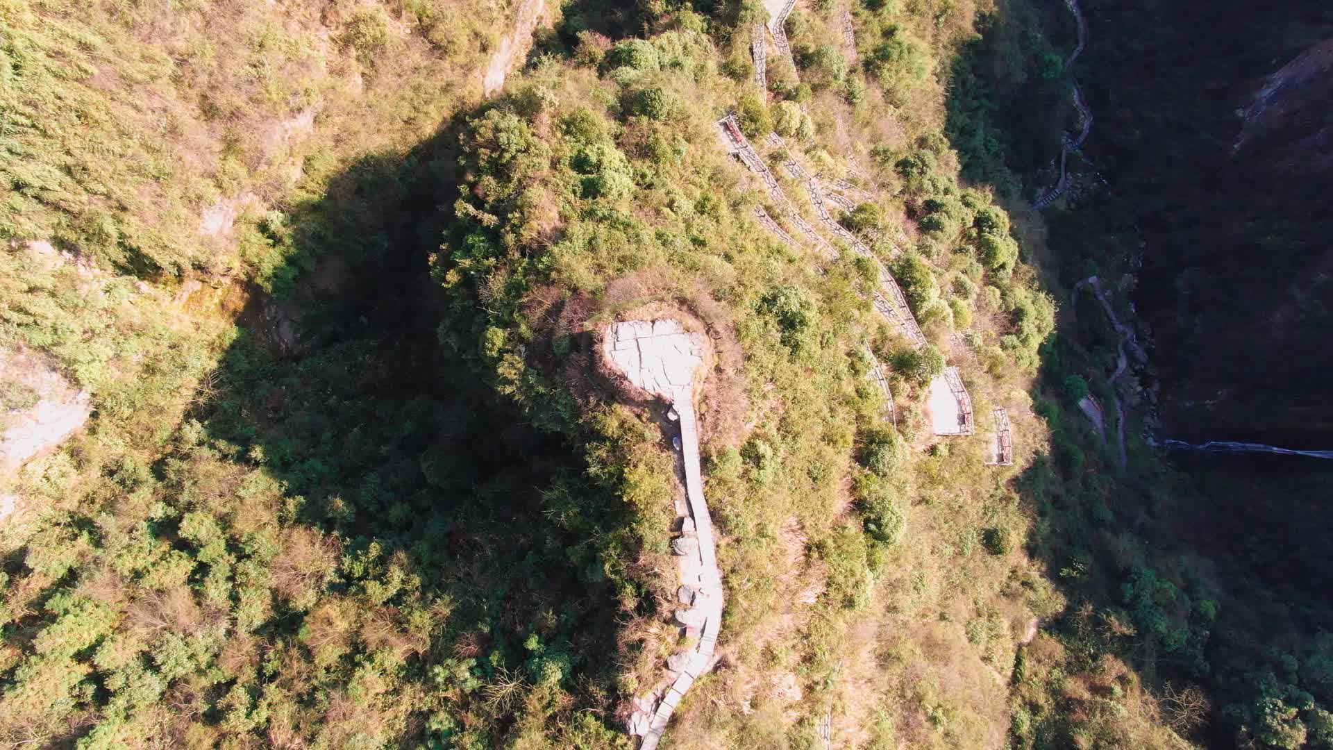 4K航拍湖南湘西矮寨奇观德夯大峡谷问天台视频的预览图