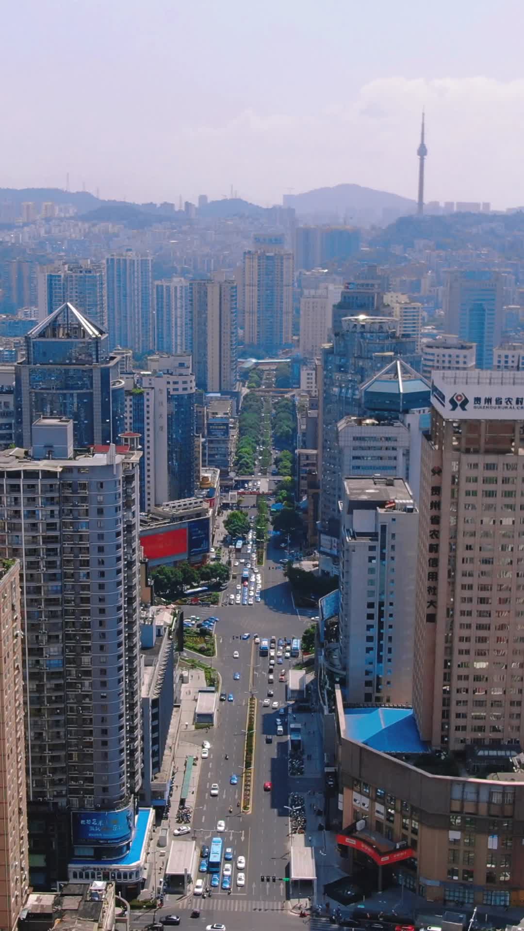 贵州贵阳城市交通竖屏航拍视频的预览图