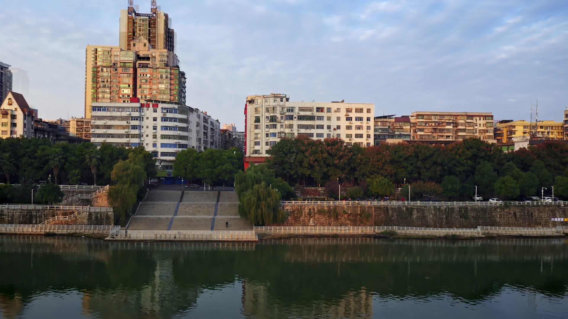衡阳湘江沿江风光航拍视频视频的预览图