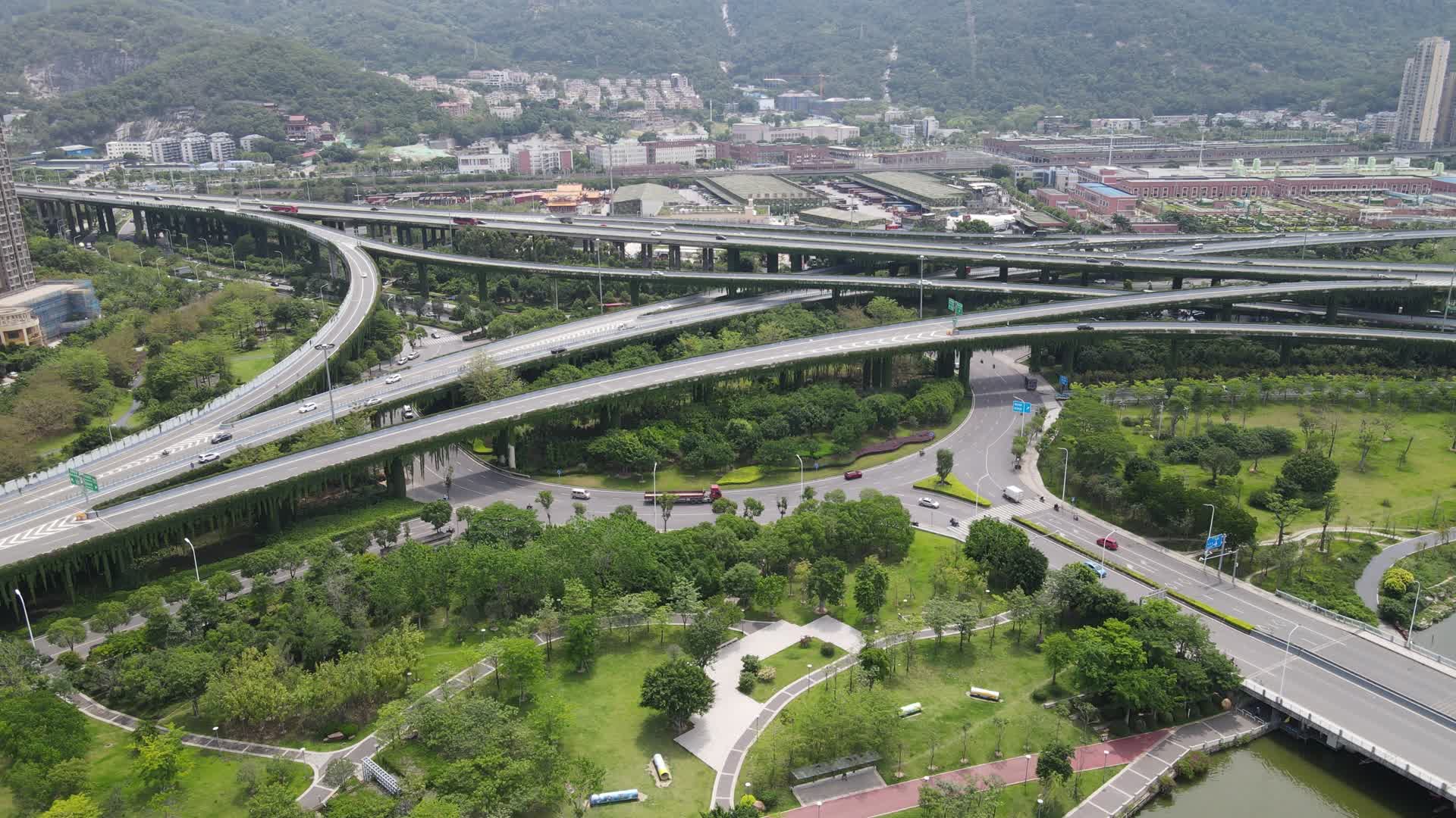 4K航拍福建福州国货互通城市高架立交桥交通转盘视频的预览图
