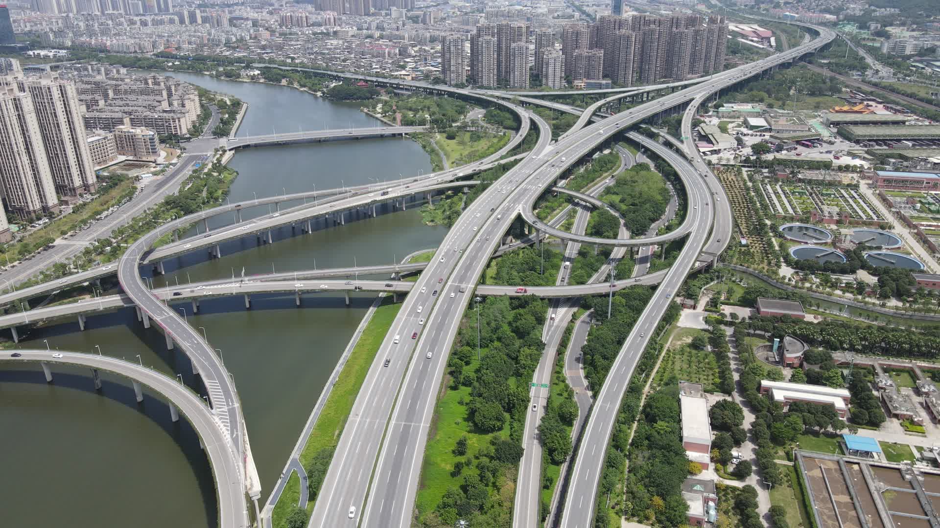 4K航拍福建福州国货互通城市高架立交桥交通转盘视频的预览图