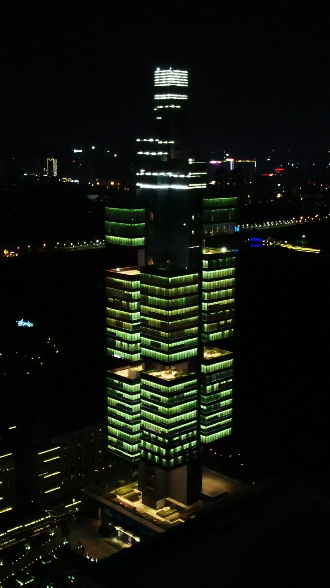 航拍贵州贵阳201大厦夜景竖屏视频的预览图