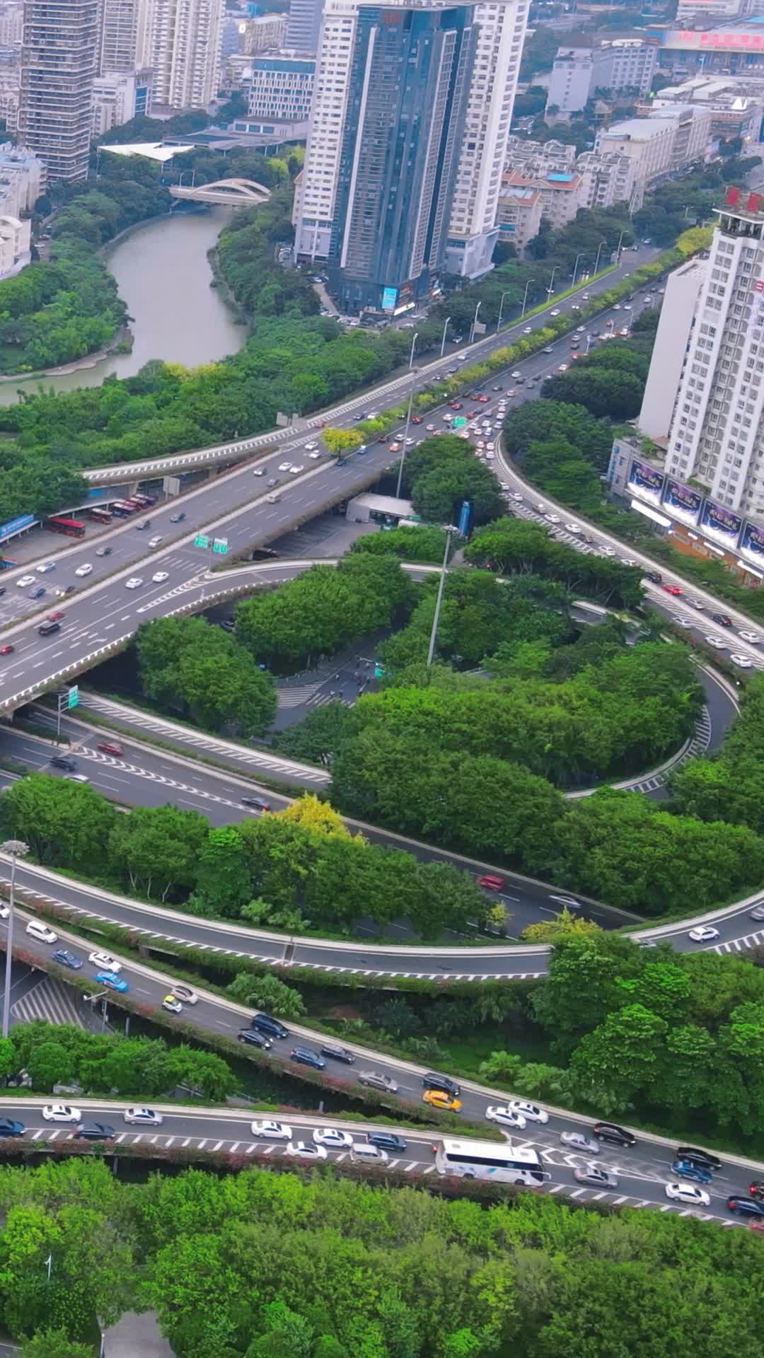 航拍广西南宁城市交通高架桥竖屏视频的预览图