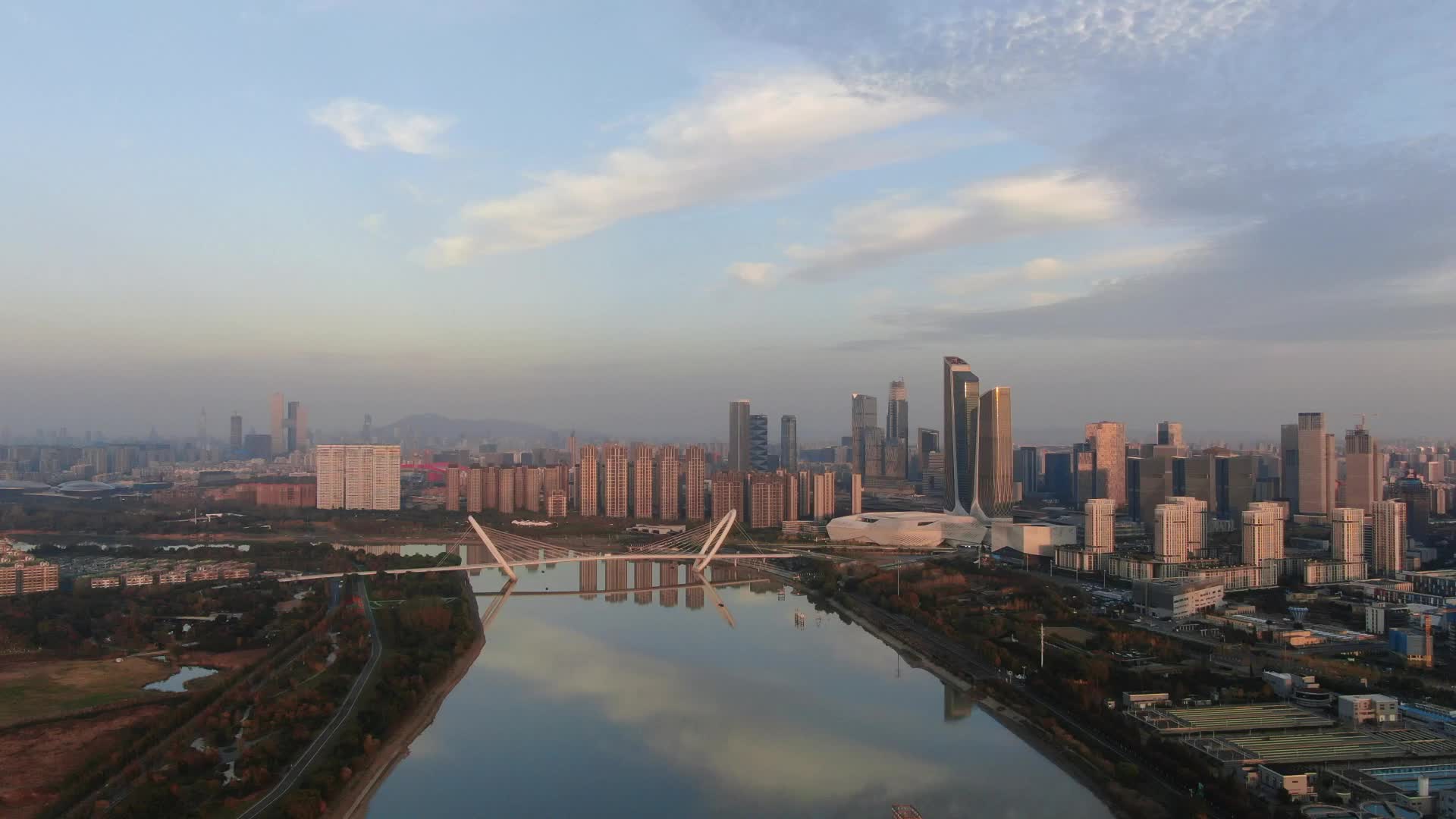 航拍南京之眼步行桥视频的预览图