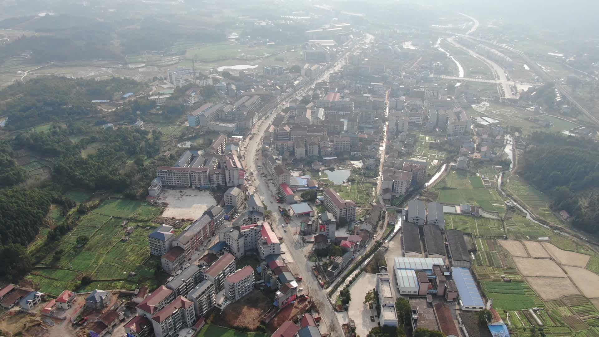 航拍湖南集中村镇视频的预览图
