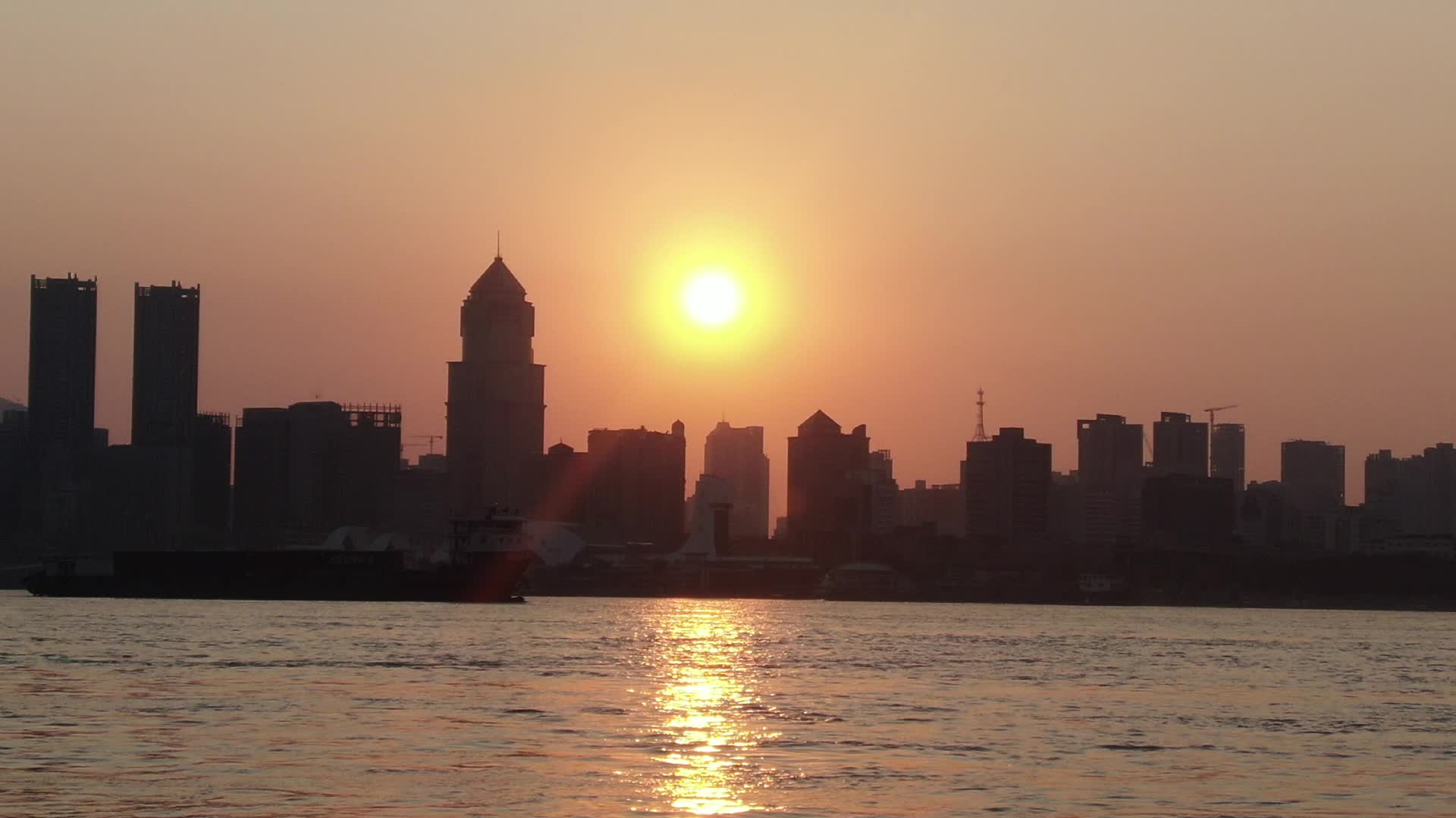 4K航拍湖北武汉城市日落视频的预览图