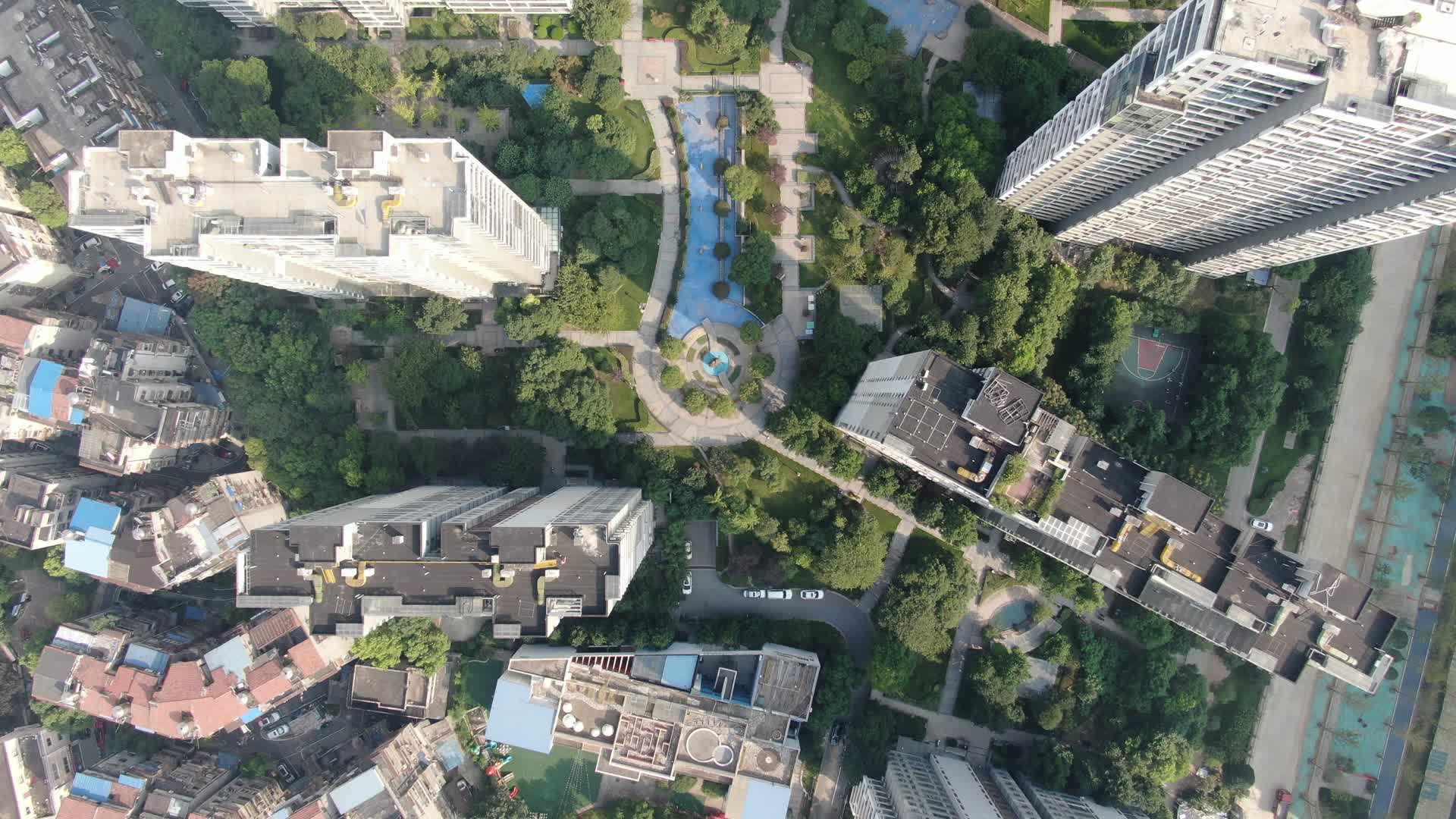 航拍湖北武汉城市小区住宅花园视频的预览图