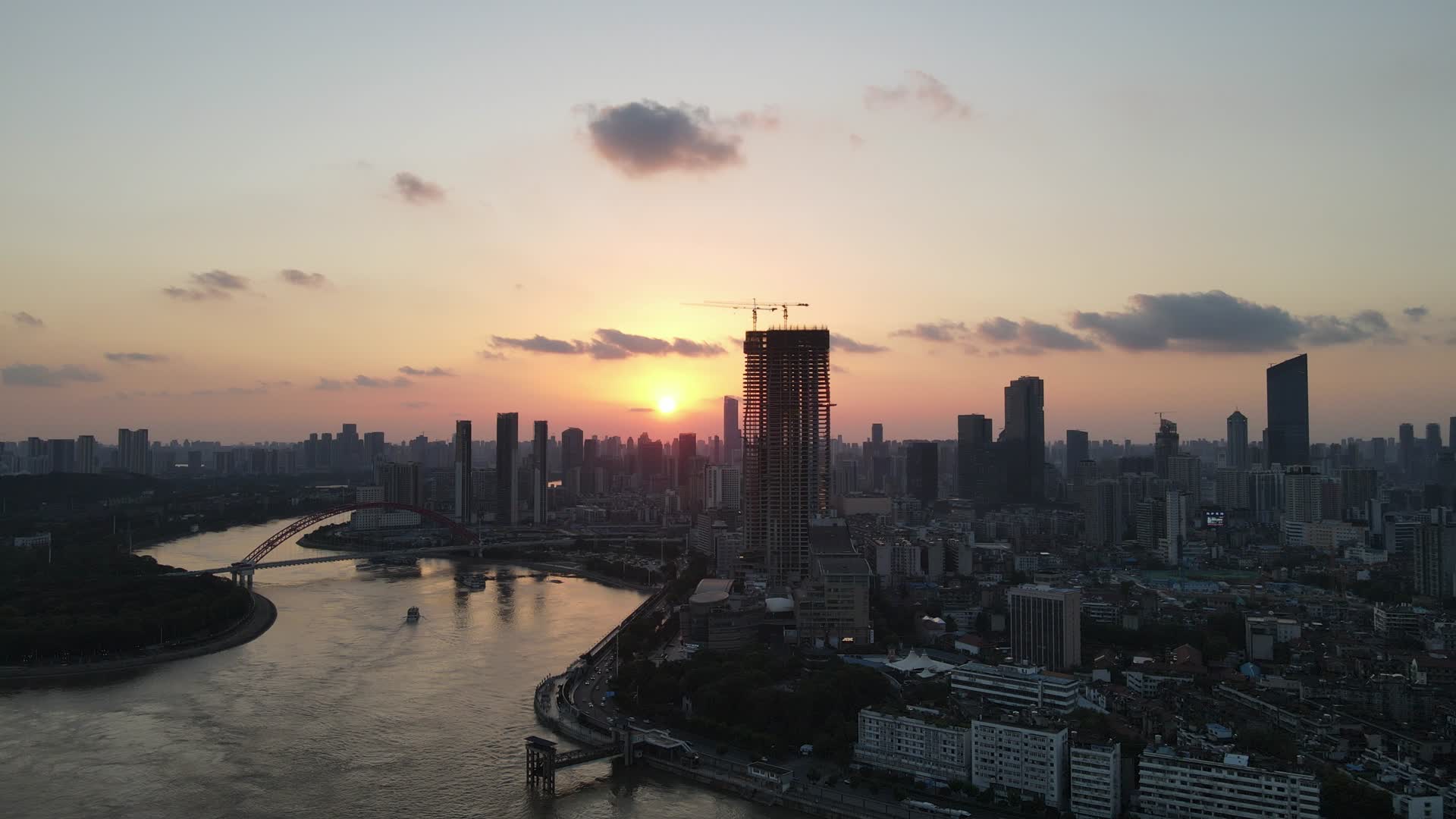 航拍湖北武汉汉口城市日落视频的预览图