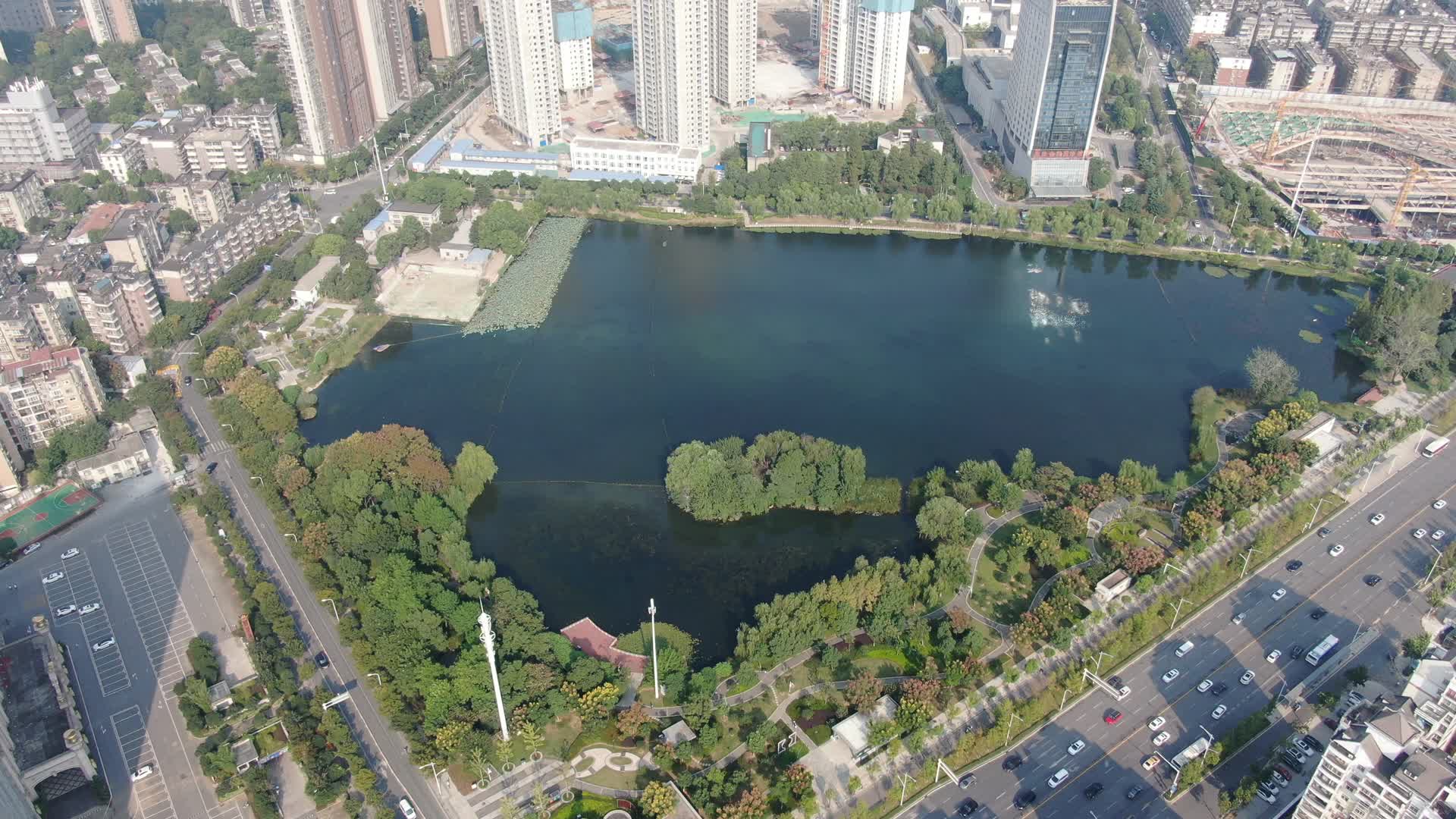 航拍湖北武汉城市公园视频的预览图