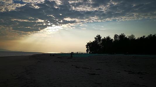 大海沙滩夕阳晚霞自然风光视频的预览图