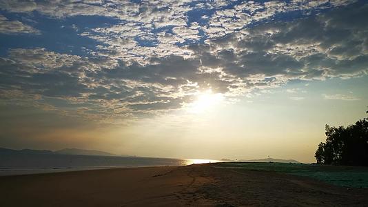 大海沙滩夕阳晚霞自然风光视频的预览图
