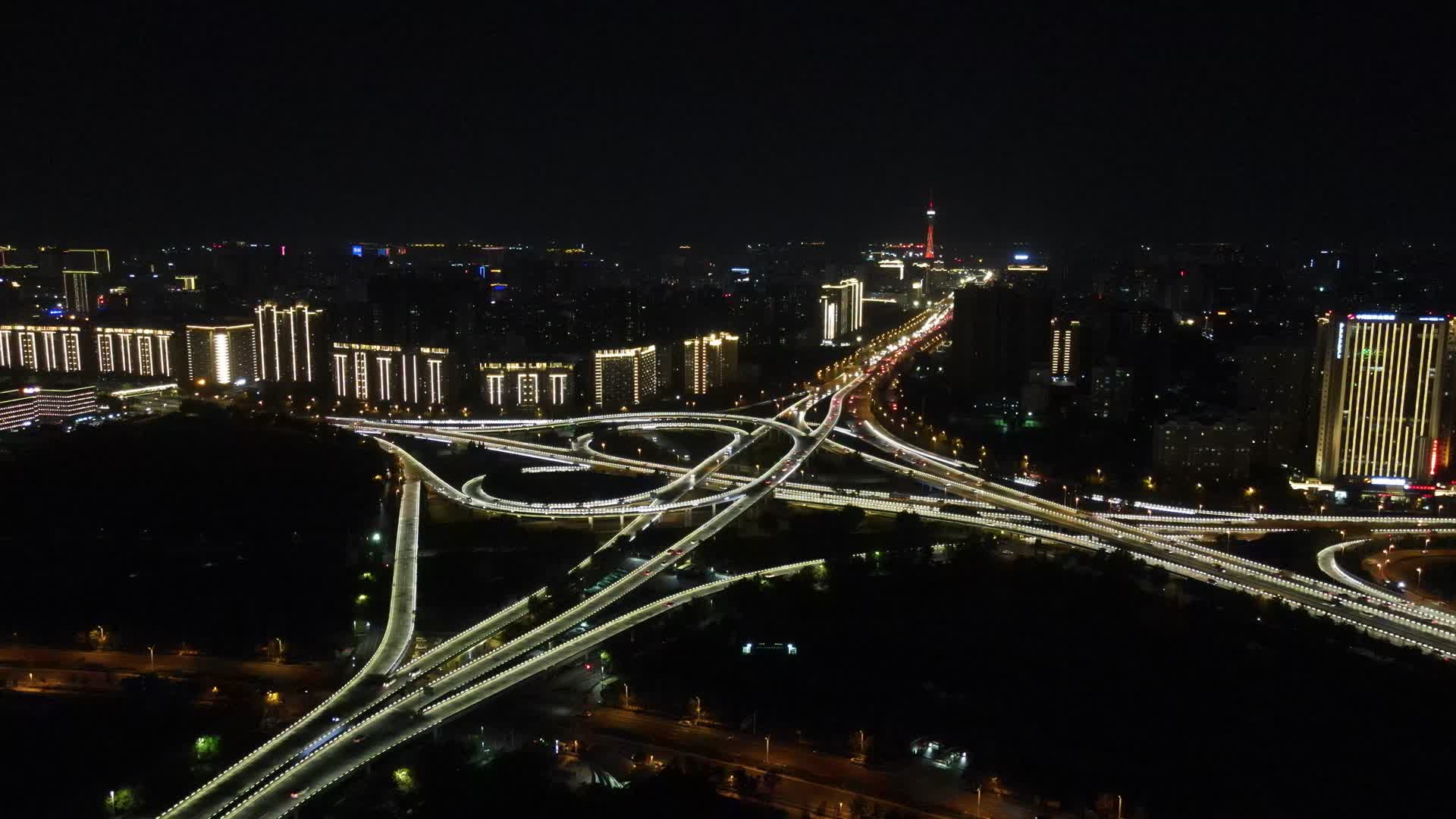 航拍河南郑州中州大道陇海立交交通夜景视频的预览图