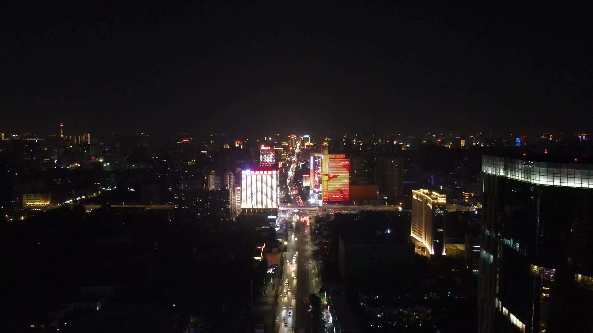 4K航拍郑州中州大道城市夜景视频的预览图