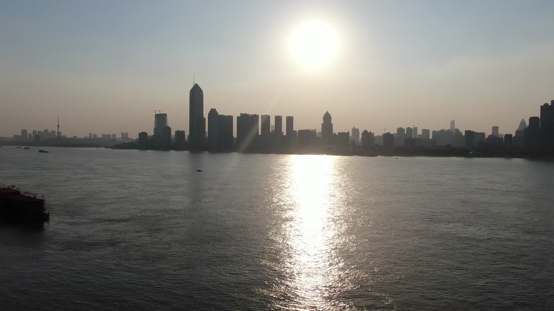 航拍湖北武汉汉口城市剪影视频的预览图