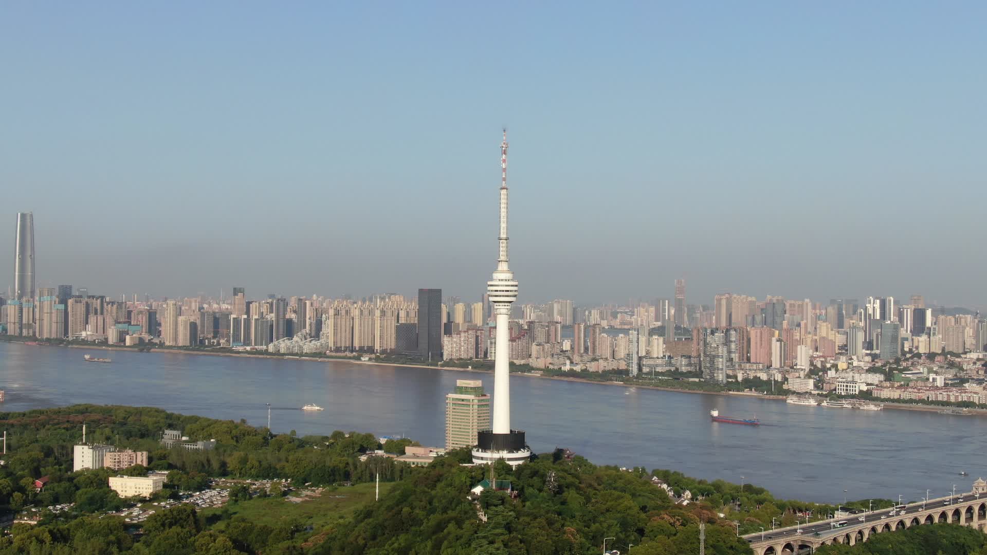 湖北武汉地标武汉电视塔航拍视频的预览图