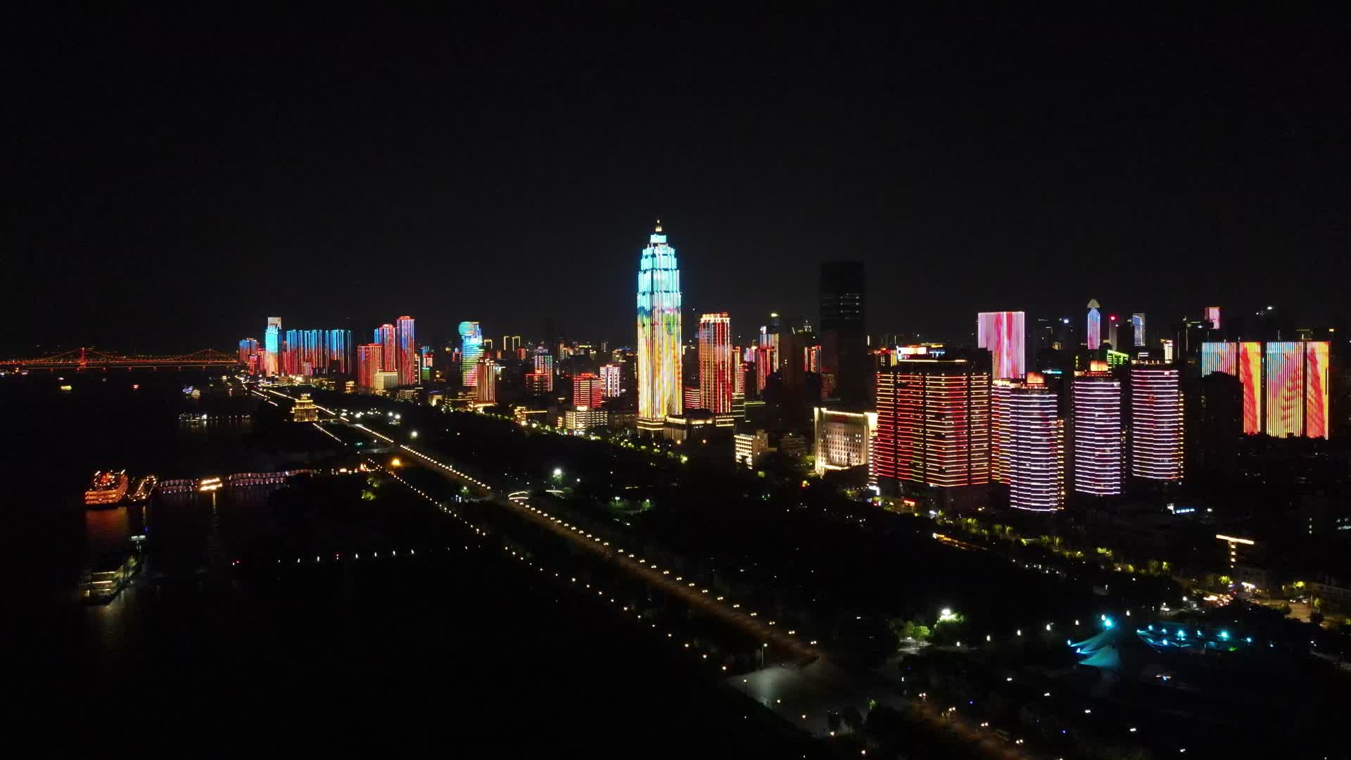 航拍湖北武汉汉口高楼夜景灯光秀视频的预览图