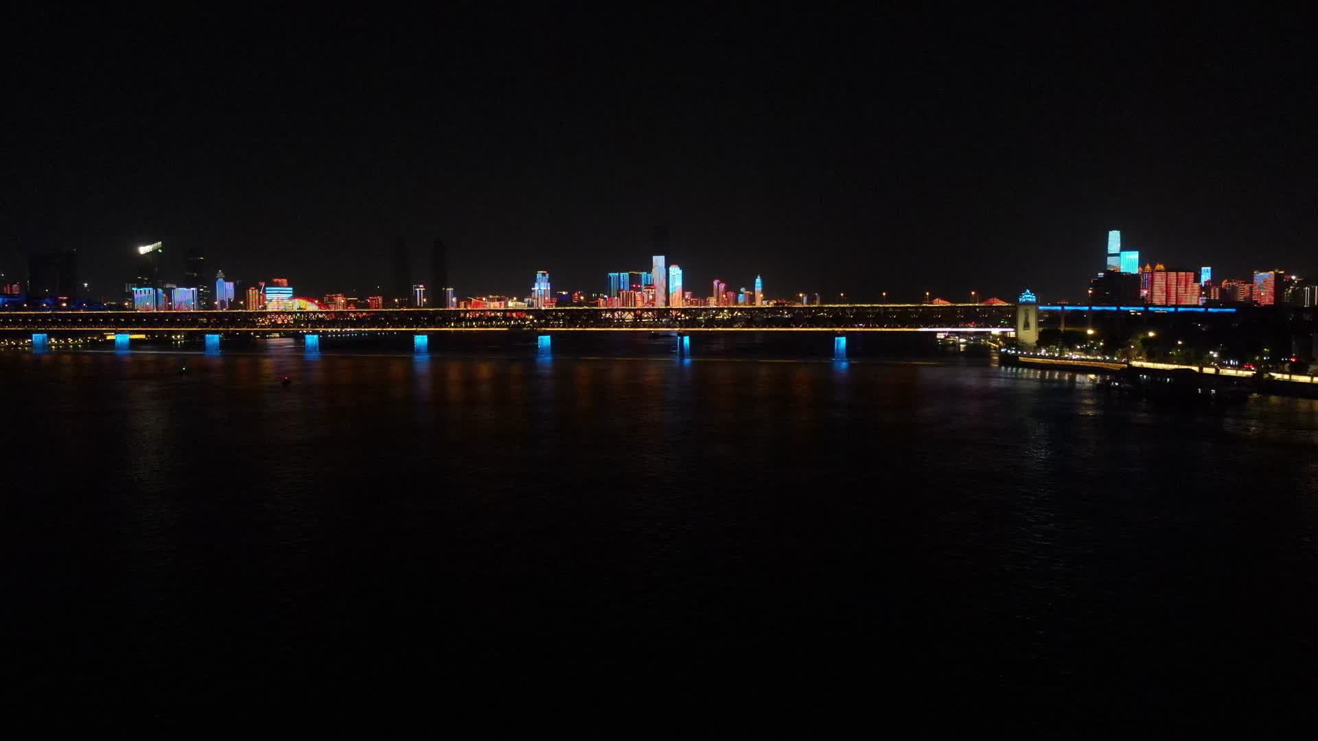 航拍湖北武汉城市夜景灯光秀视频的预览图