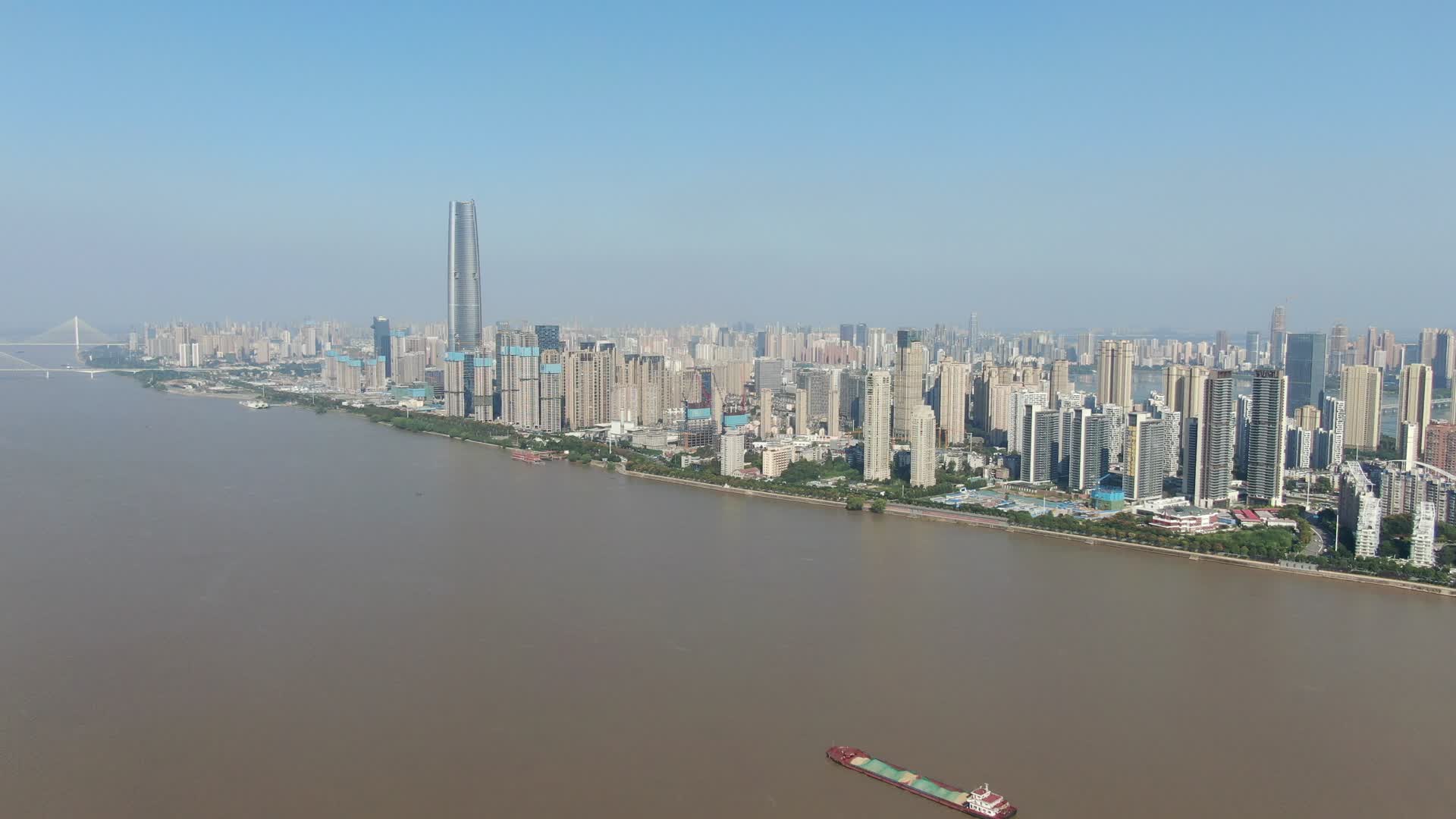 航拍湖北武汉长江武昌城市天际线视频的预览图