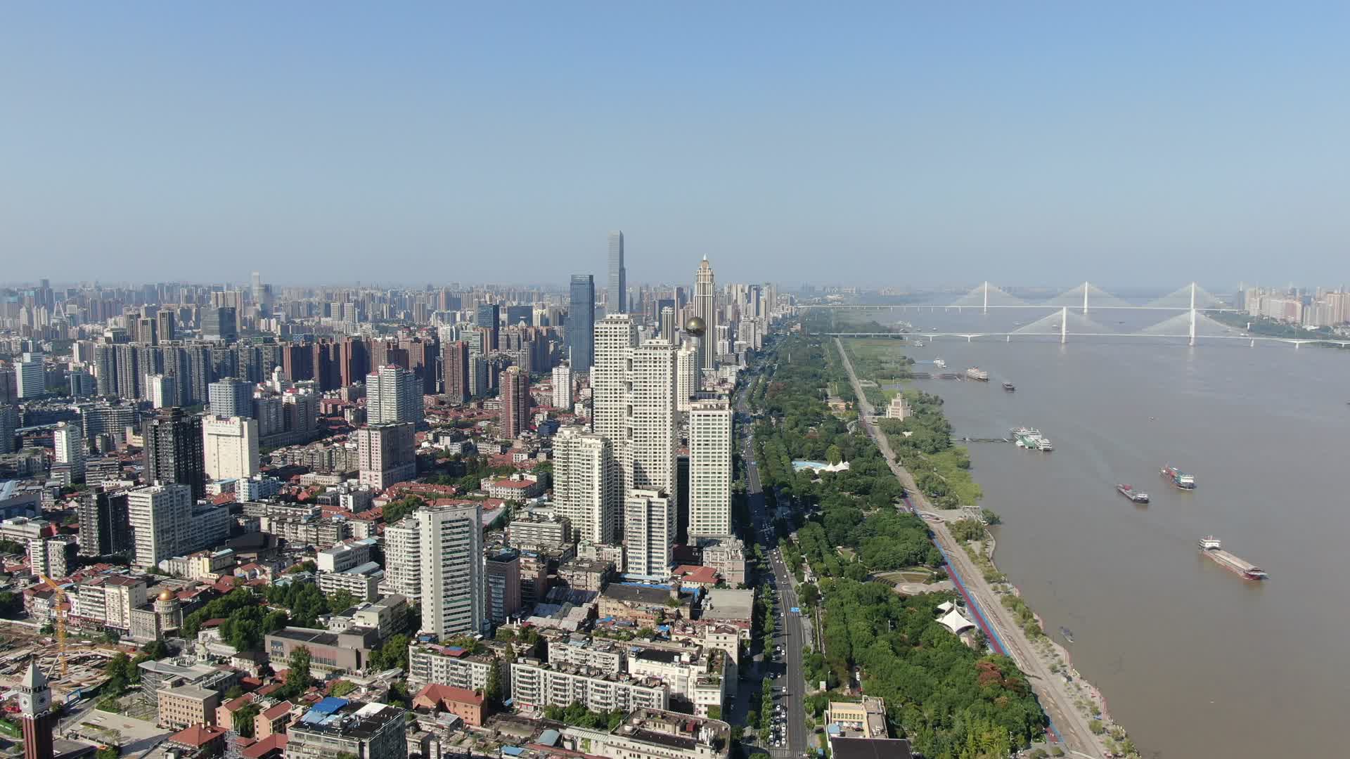 航拍湖北武汉江城城市建设视频的预览图