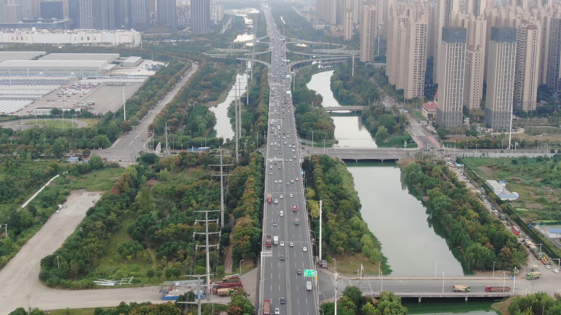 航拍湖北武汉南二环交通高架桥视频的预览图