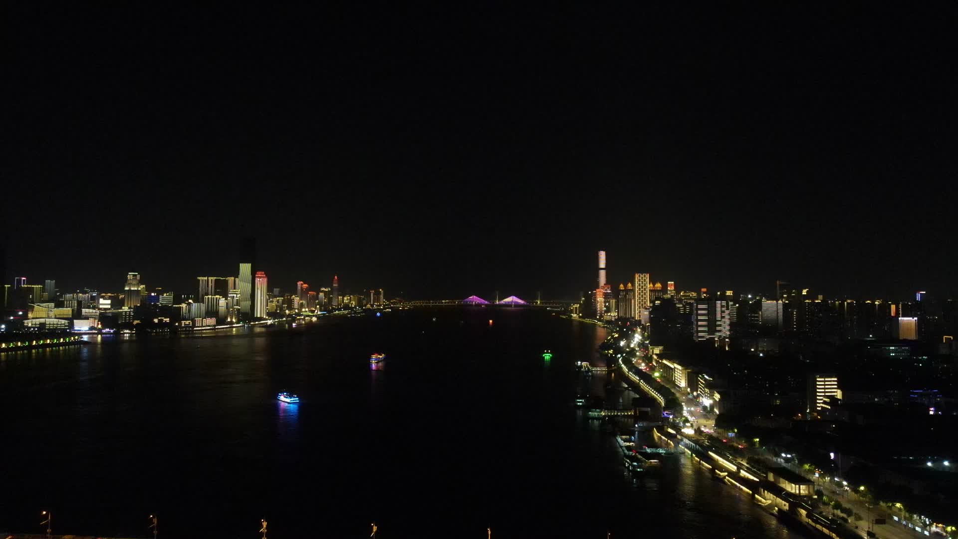 4K航拍湖北武汉长江夜景视频的预览图