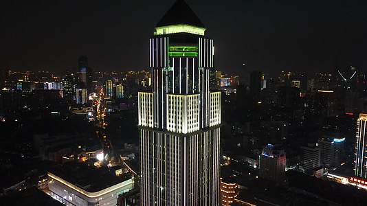 4K航拍湖北武汉城市夜景高楼视频的预览图