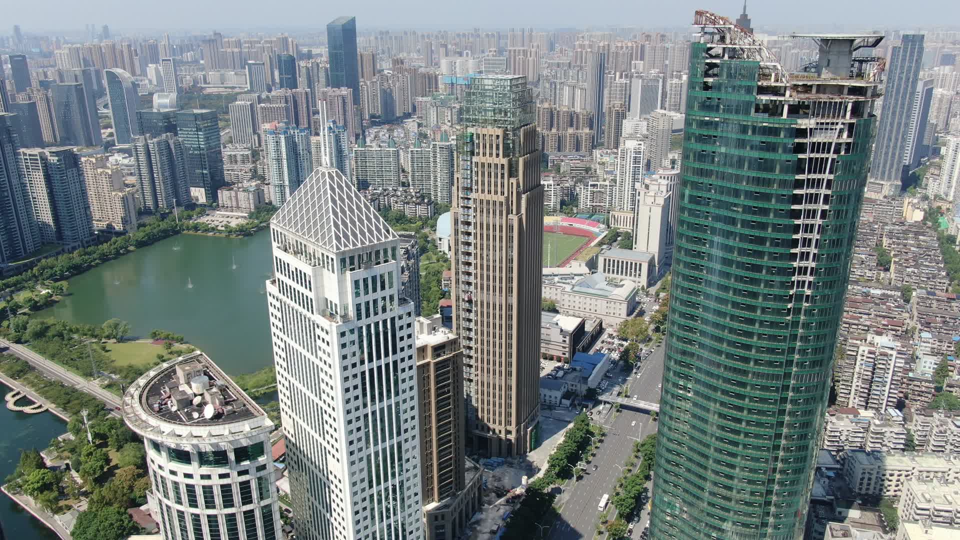 湖北武汉汉口金融中CBD高楼航拍4K视频的预览图