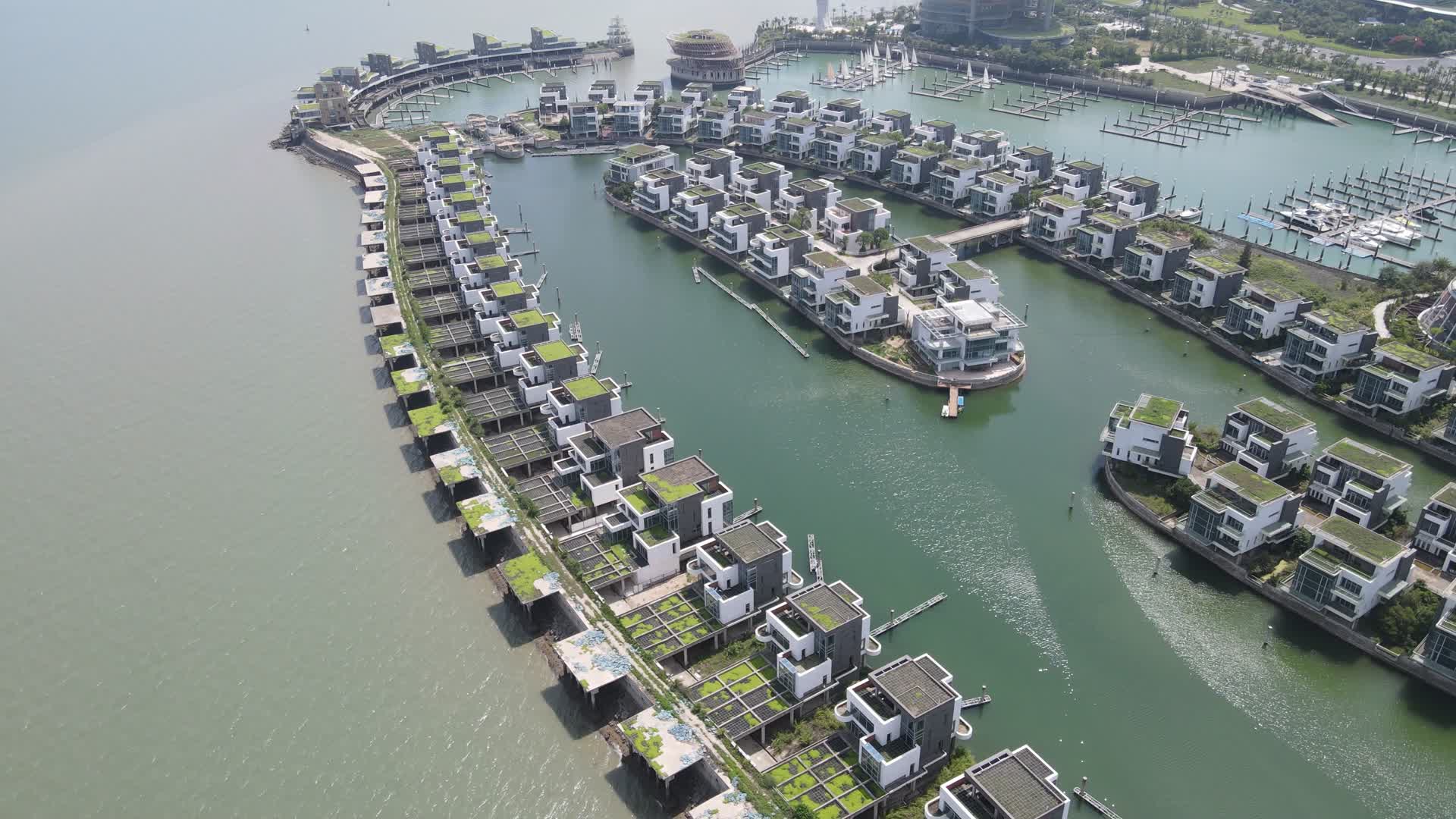 4K航拍福建厦门香山游艇会别墅区视频的预览图