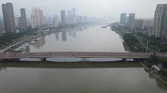航拍福州闽江大桥交通视频的预览图