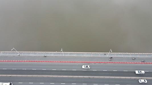 航拍福州闽江大桥交通视频的预览图