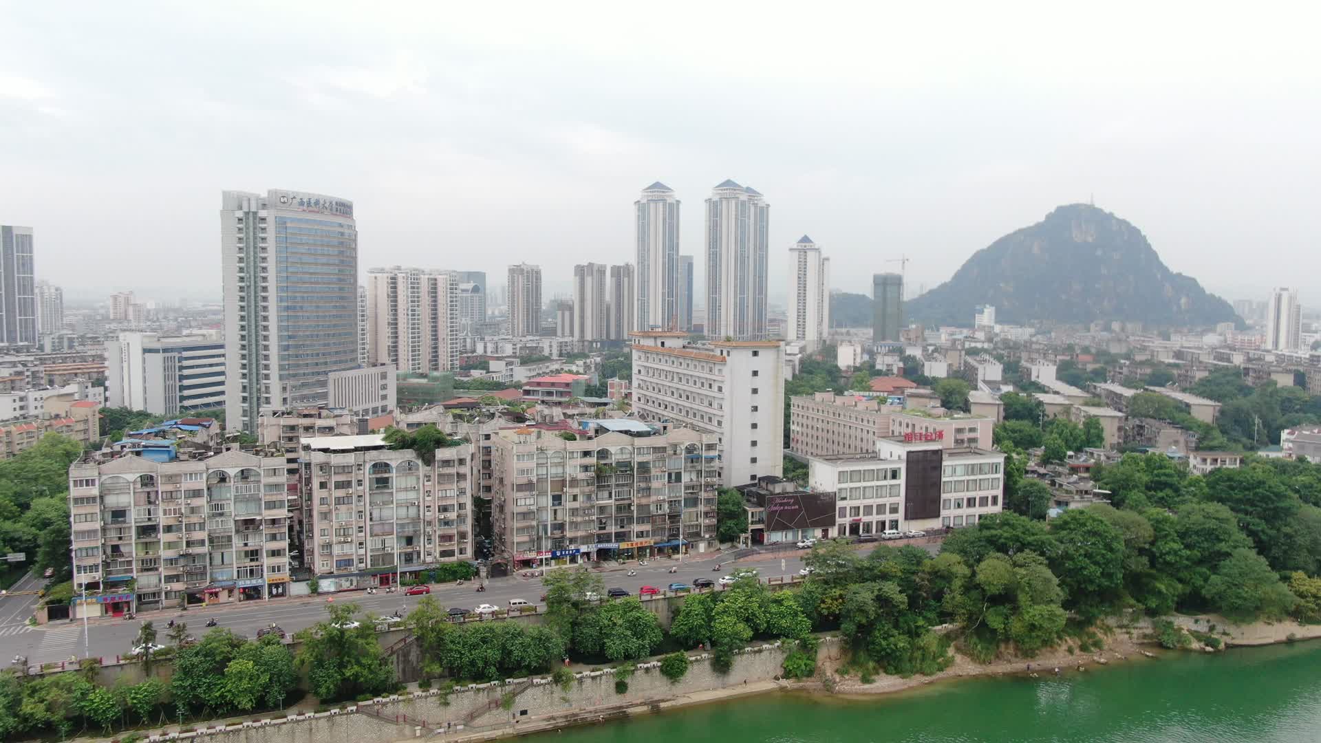 4K航拍广西柳州城市建设高楼视频的预览图