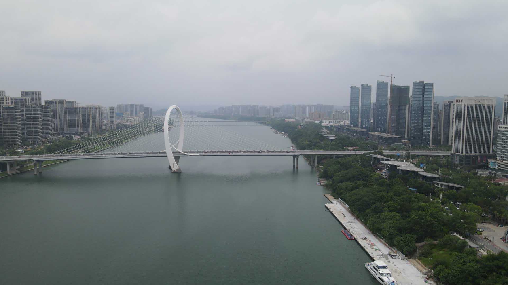 4K航拍广西柳州柳江白沙大桥视频的预览图