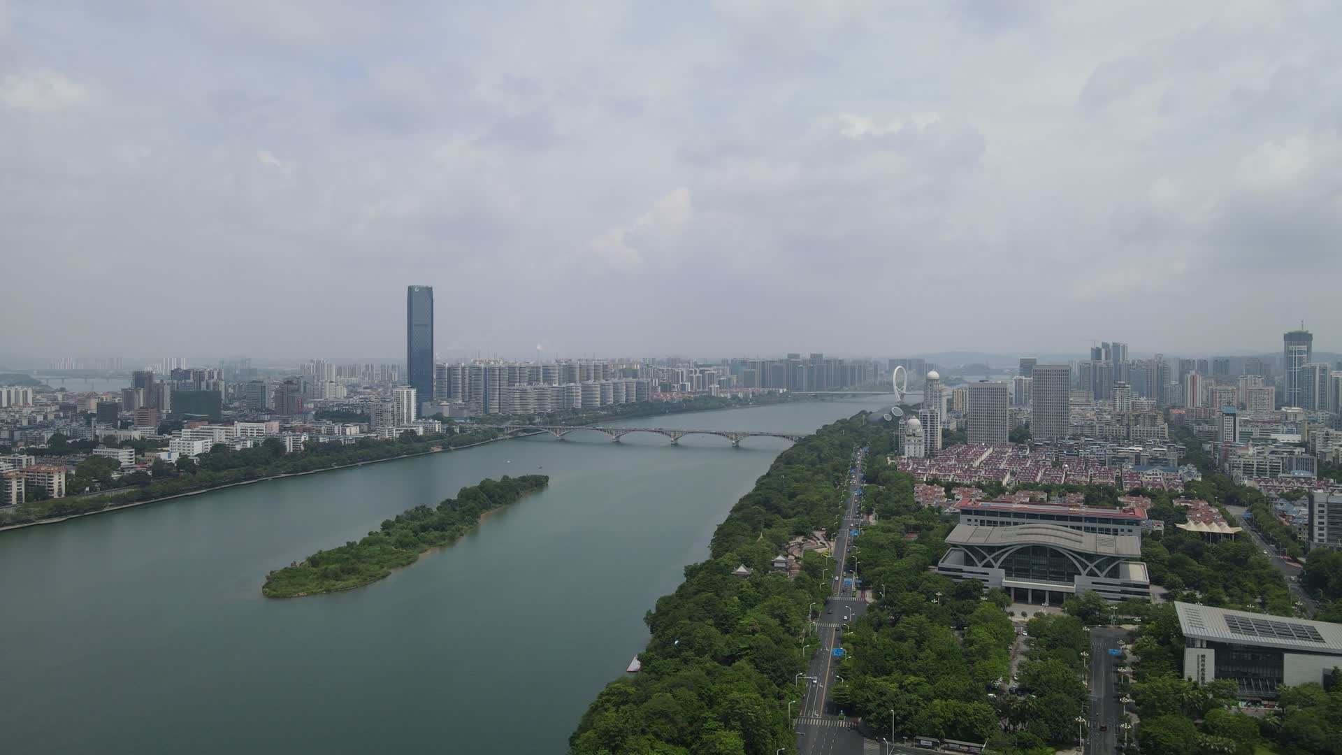 4K航拍广西柳州柳江风光萝卜洲视频的预览图