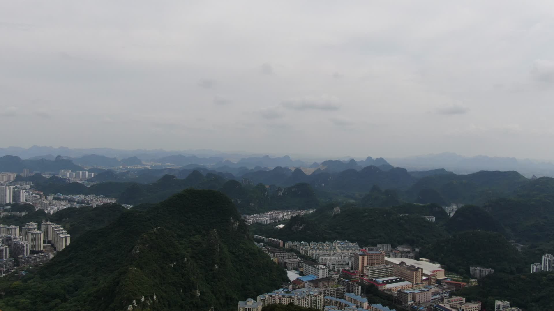 4K航拍广西柳州群山视频的预览图