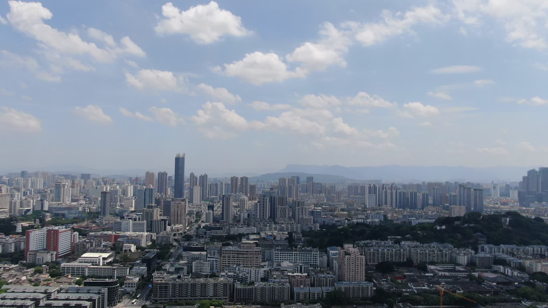 航拍福建福州城市蓝天白云天际线视频的预览图
