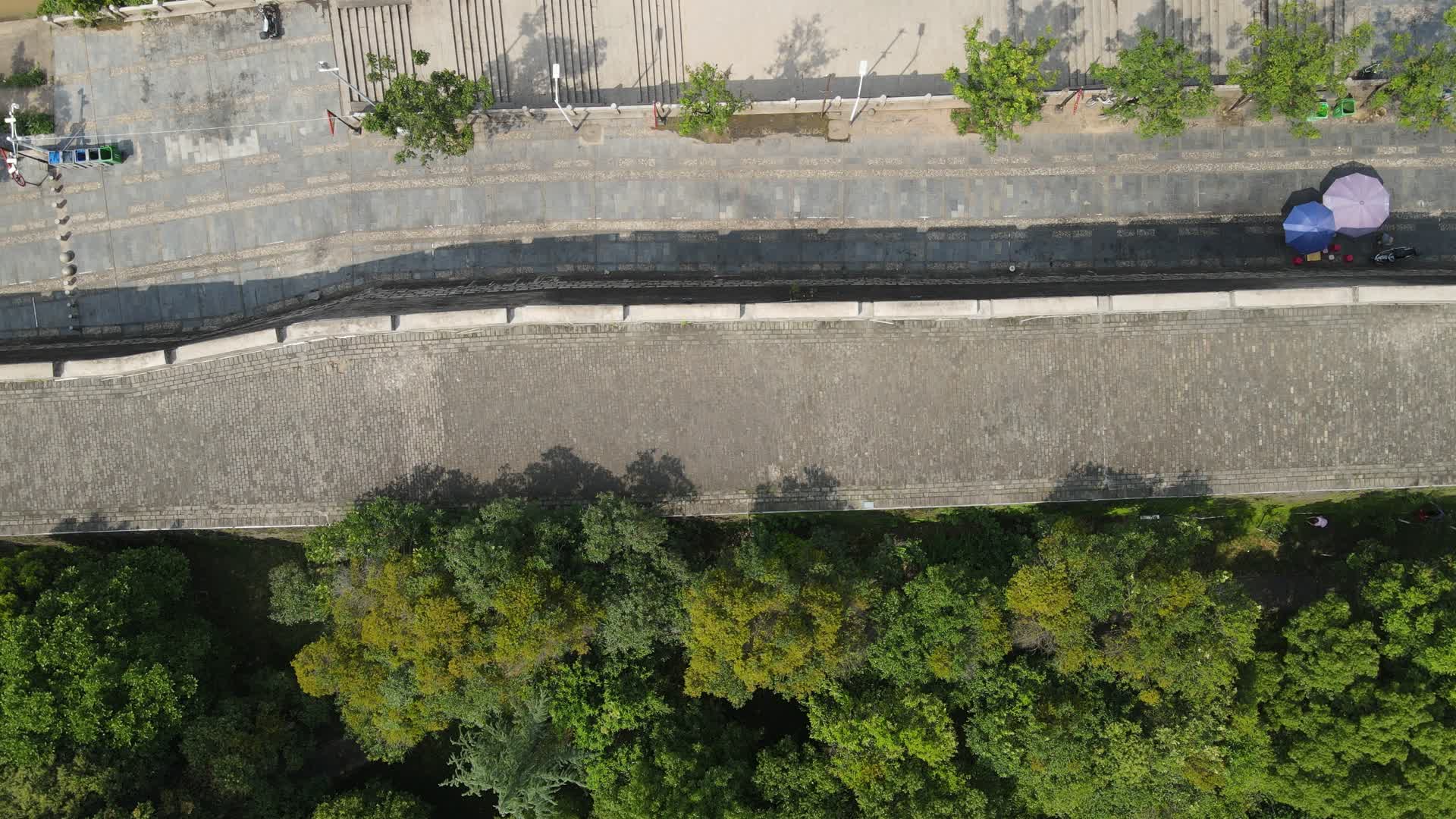 航拍江西赣州江南宋城古城墙视频的预览图